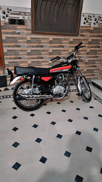 Honda 125 , Model 2015 , Lahore Registration, second owner ,
