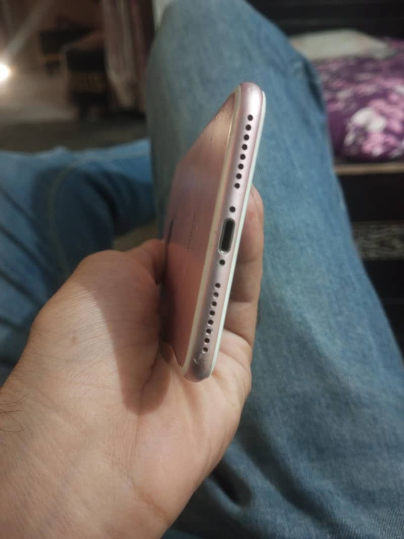 Apple iPhone 7 Plus 0
