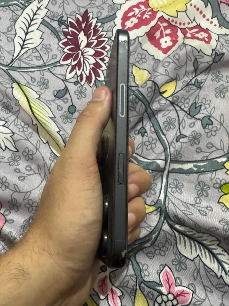 Apple iPhone 15 Pro Max 0