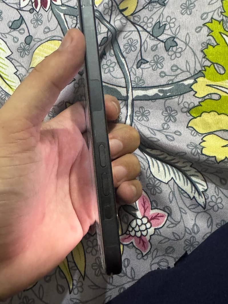 Apple iPhone 15 Pro Max 3