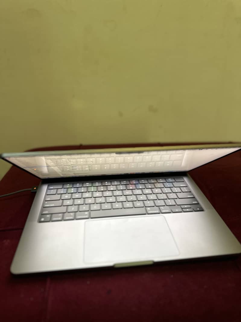 MacBook pro M3 chip 4