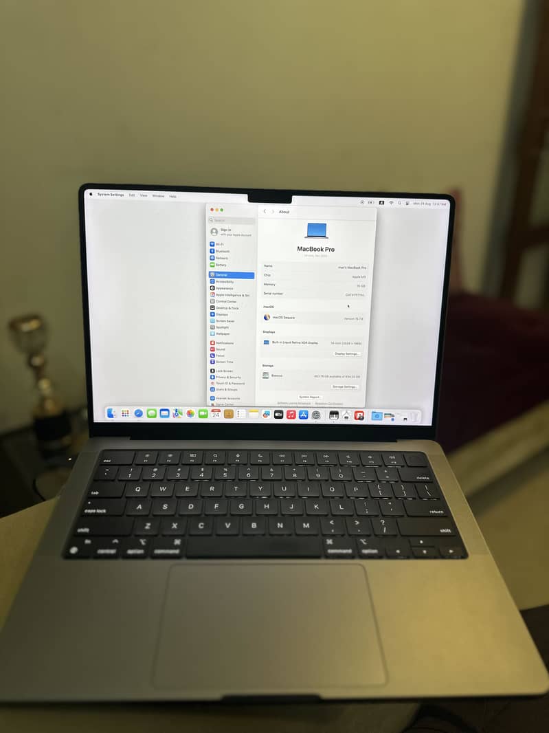 MacBook pro M3 chip 8