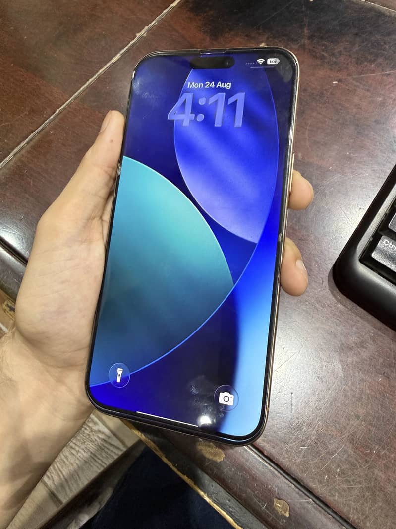 Apple iPhone 16 Pro max 2