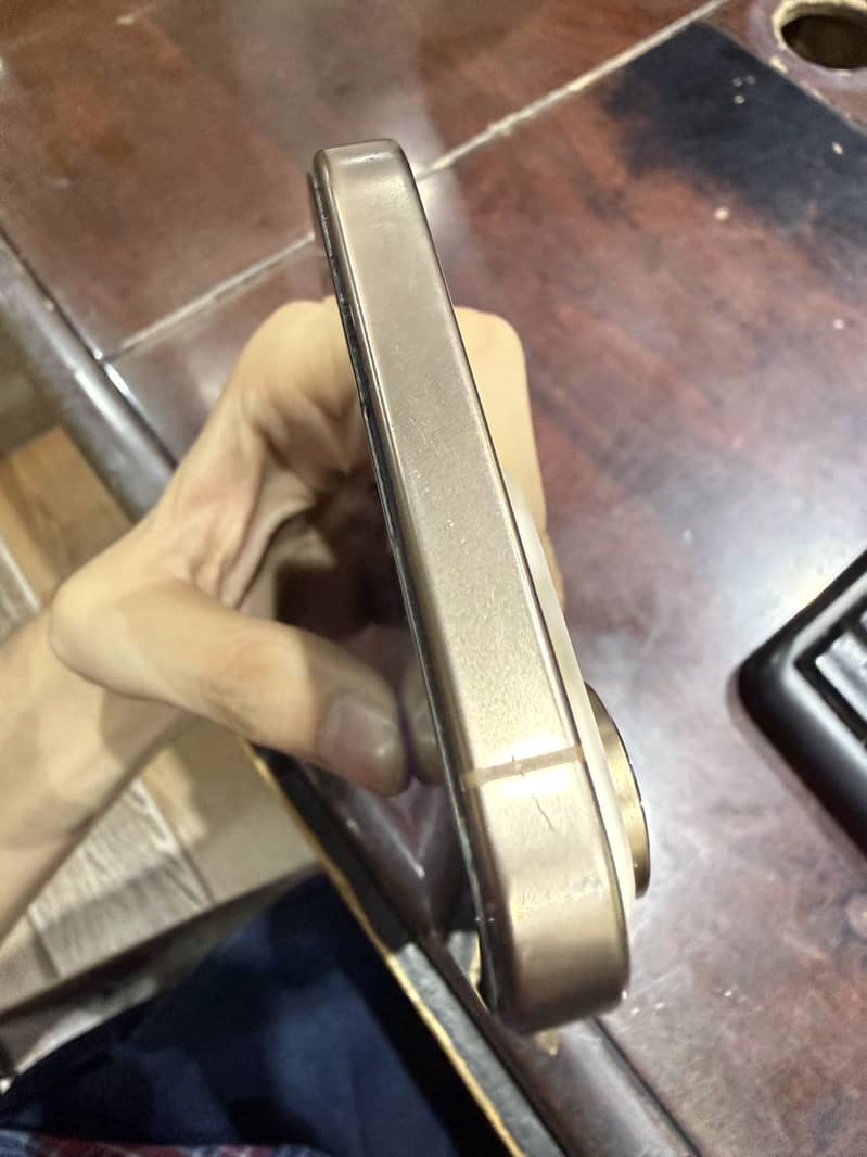 Apple iPhone 16 Pro max 3