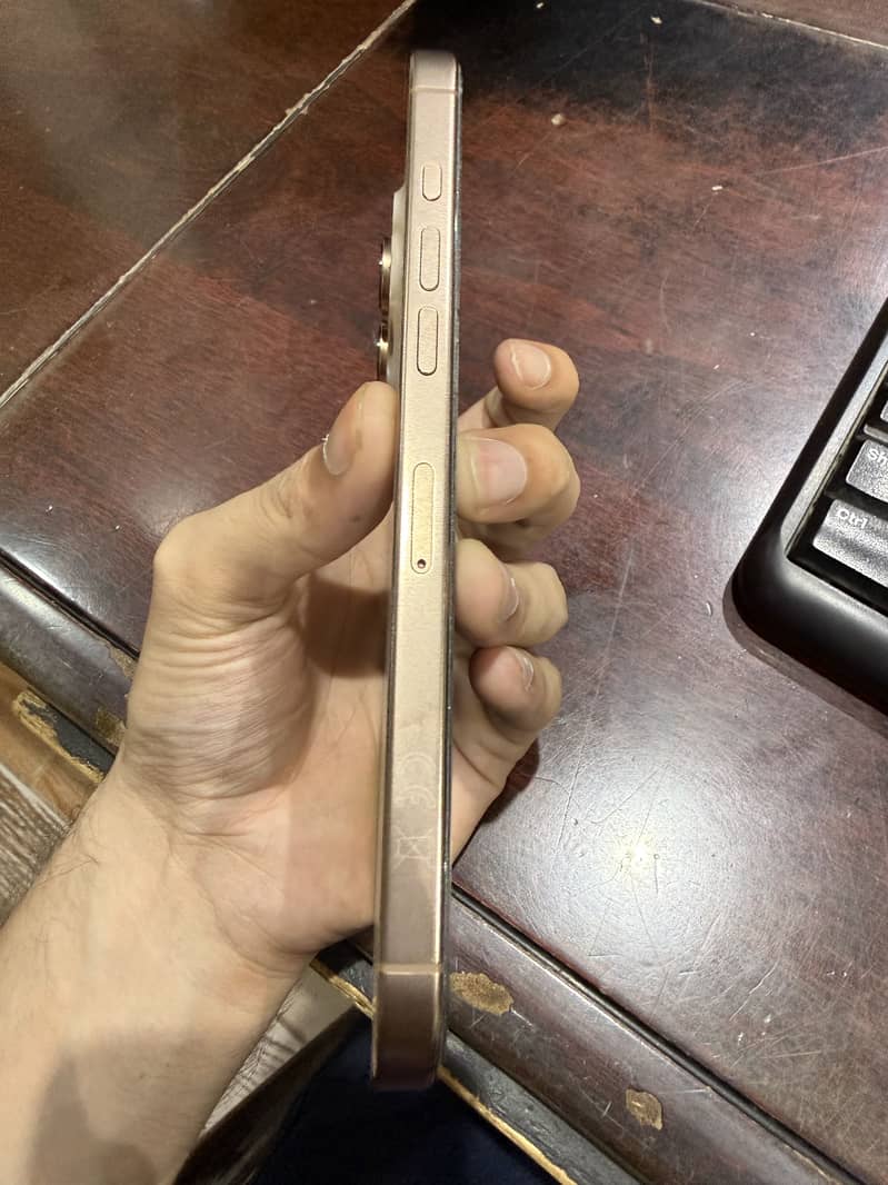Apple iPhone 16 Pro max 4