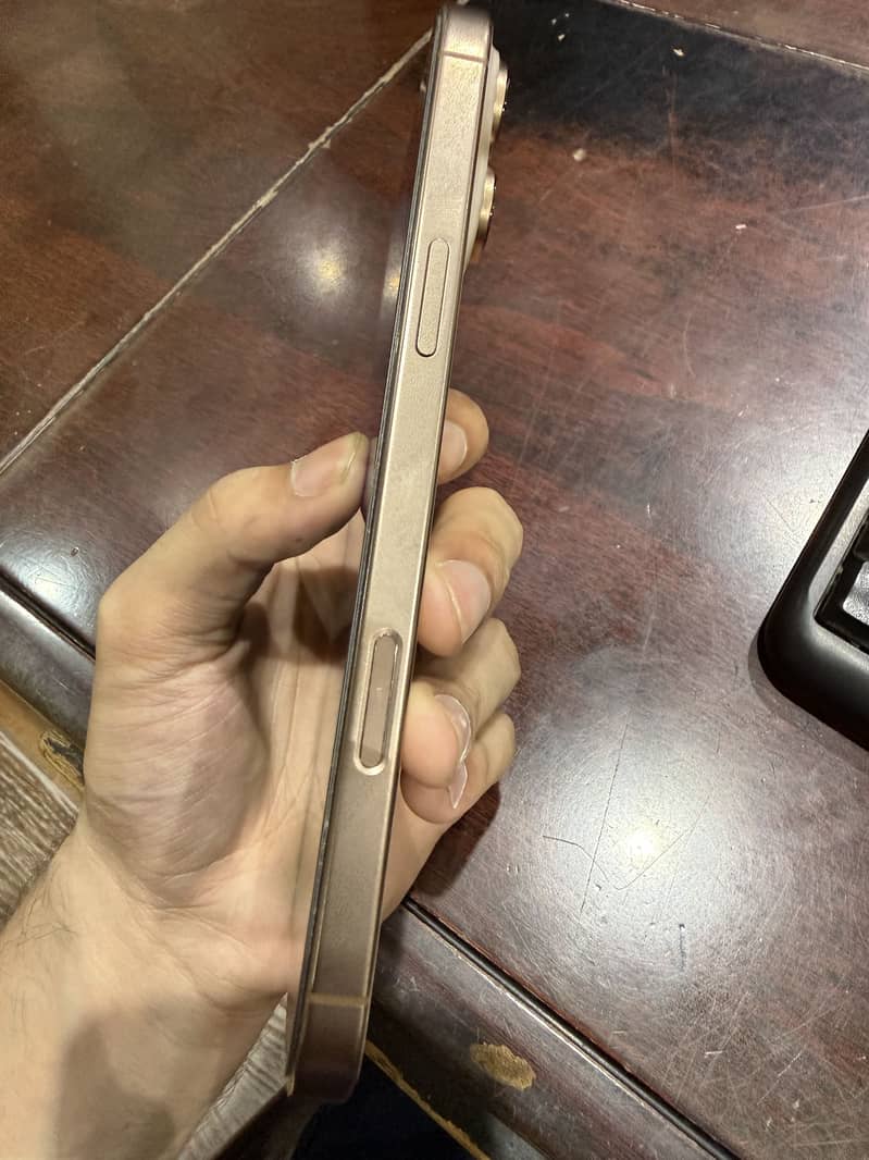 Apple iPhone 16 Pro max 5