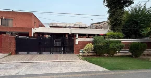 One Kanal Used Modern Design Bungalow For Sale At Prime Location Of DHA Lahore Near To Commercial Market.