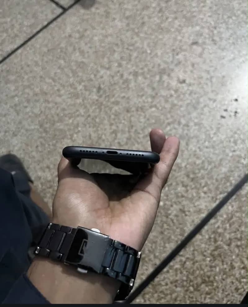 Apple iPhone 11 0