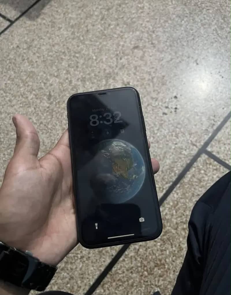 Apple iPhone 11 3