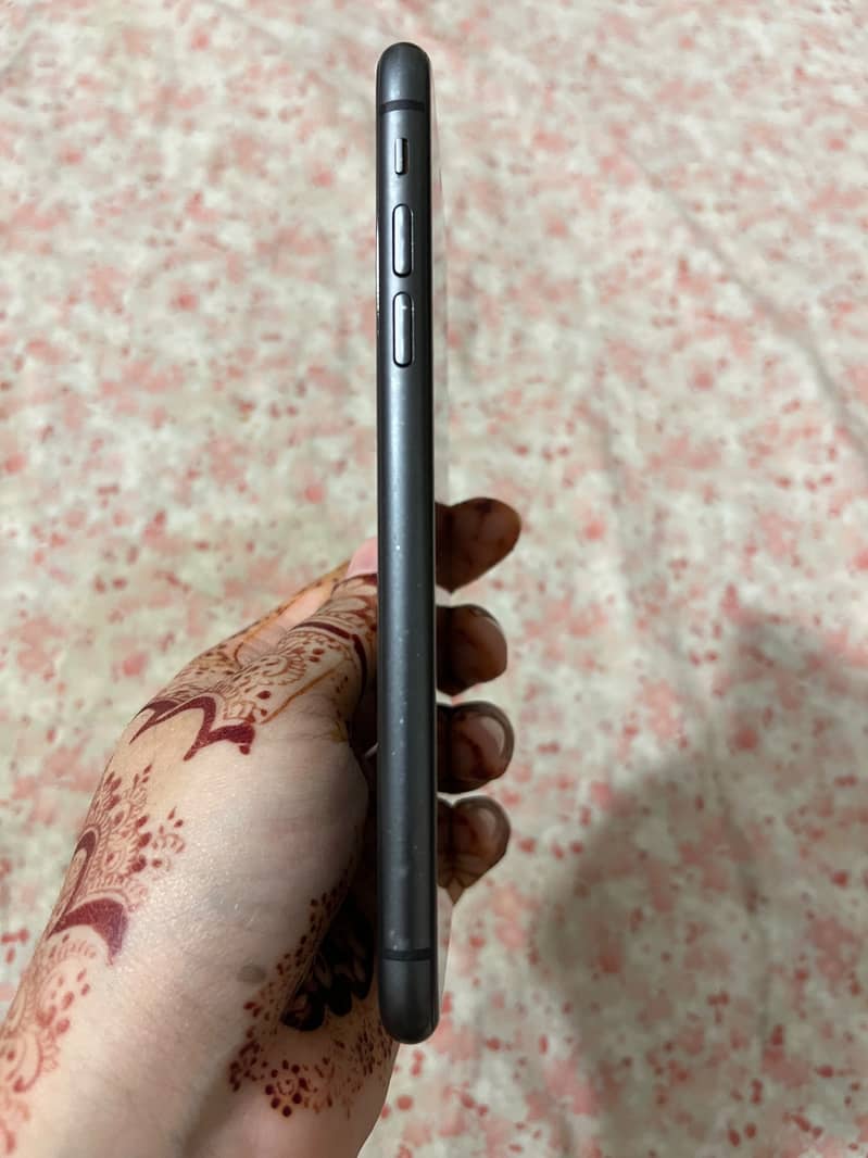 Apple iPhone 11 3