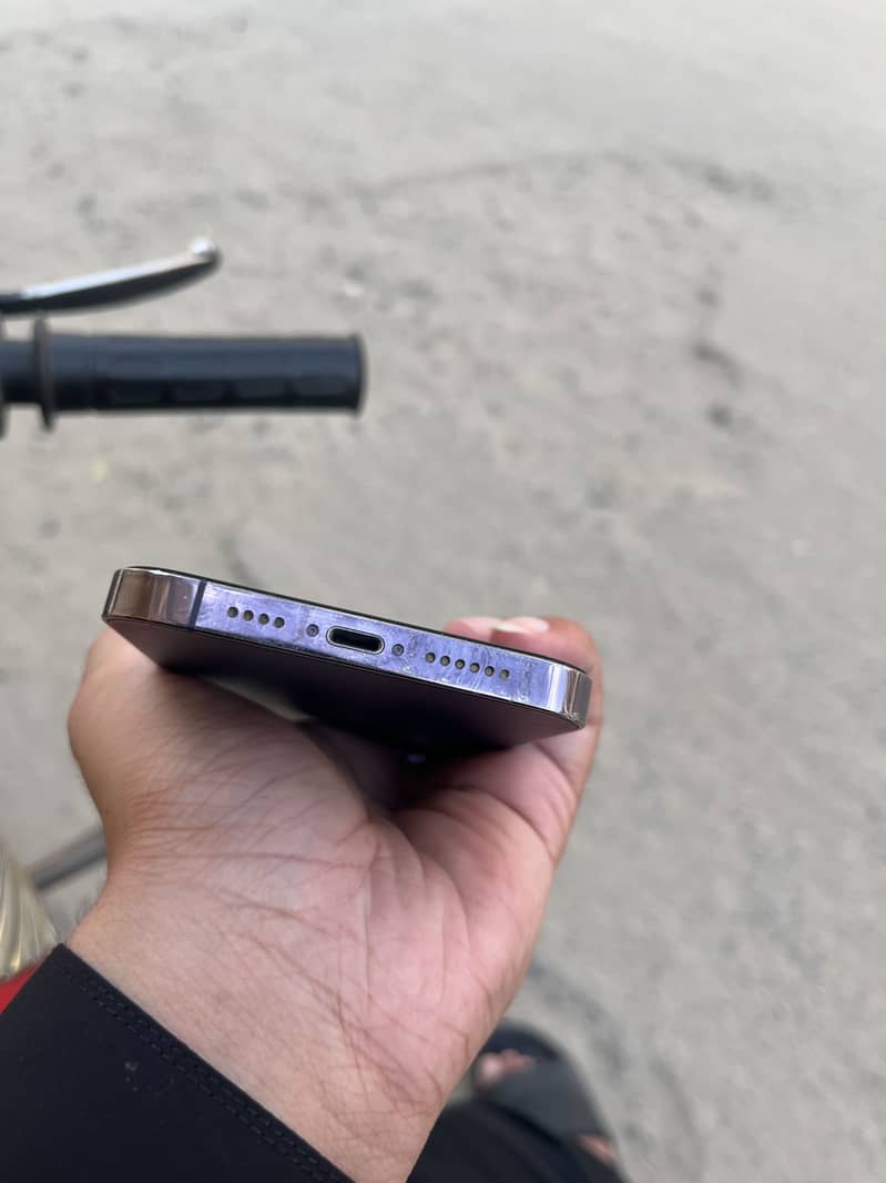 Apple iPhone 14 Pro Max 4