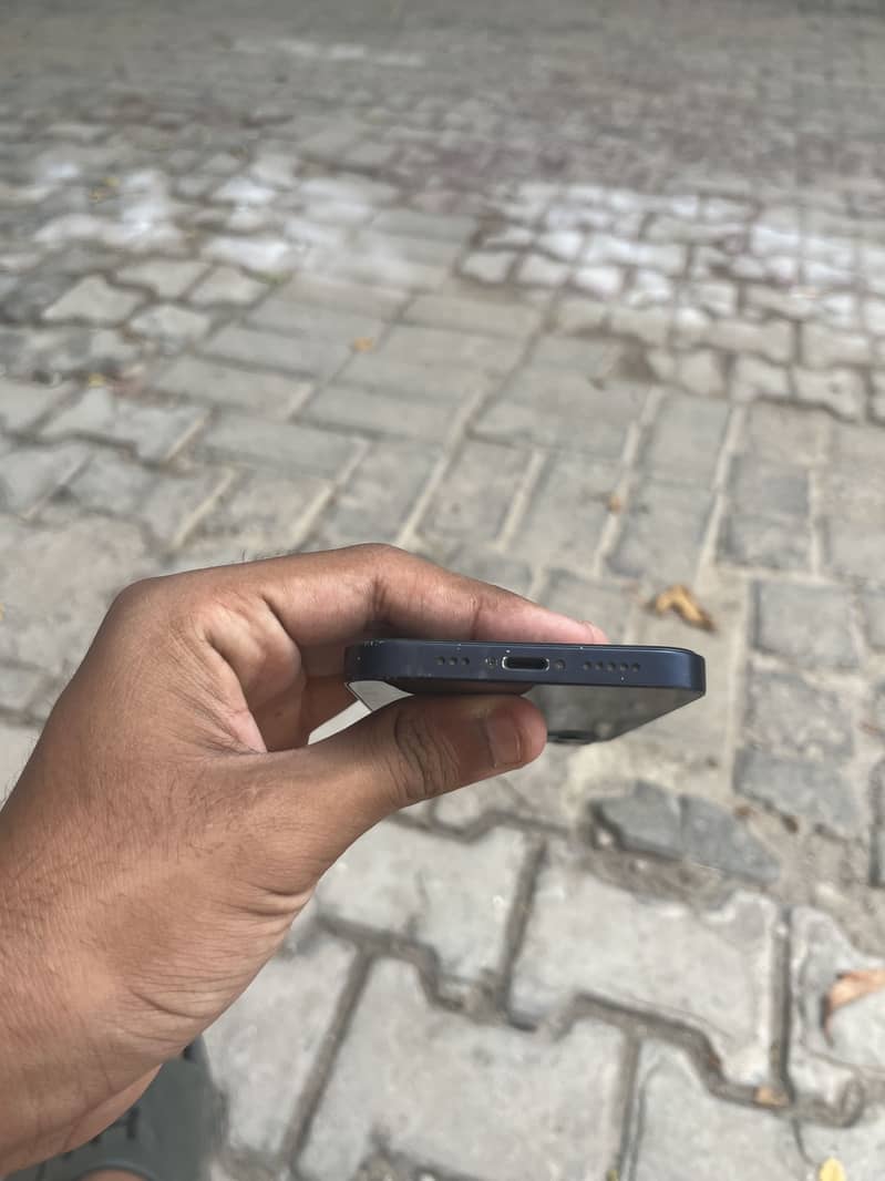 Apple iPhone 12 3