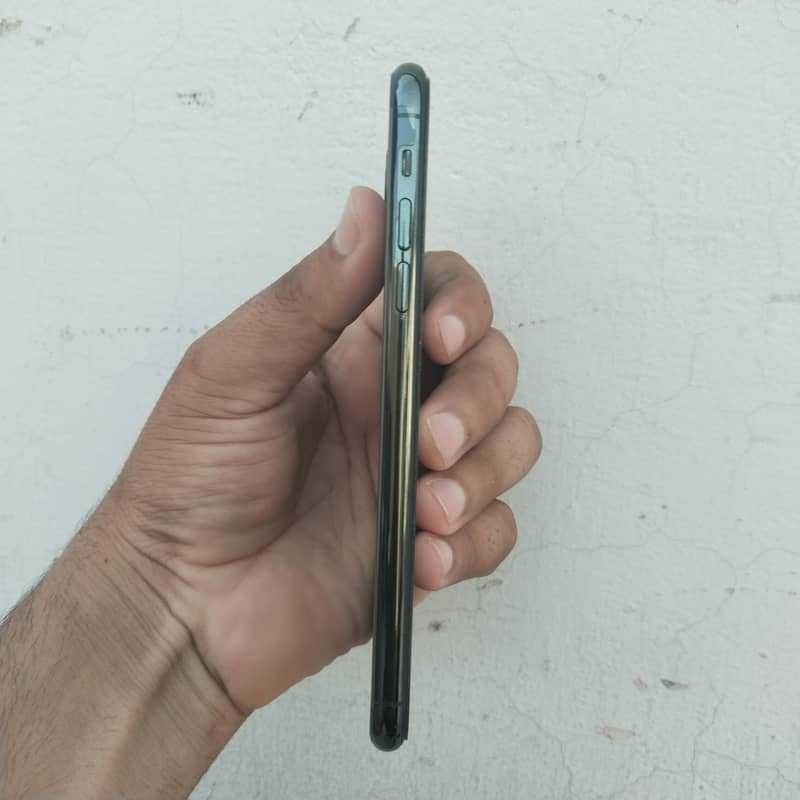 Apple iPhone 11 Pro Max 1