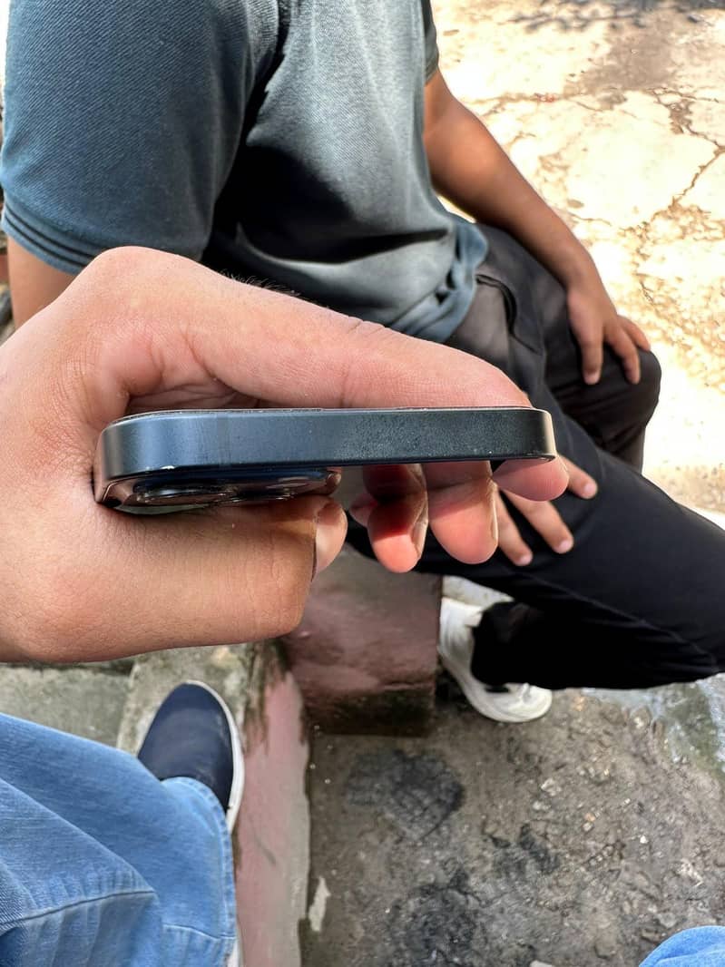 Apple iPhone 13 2