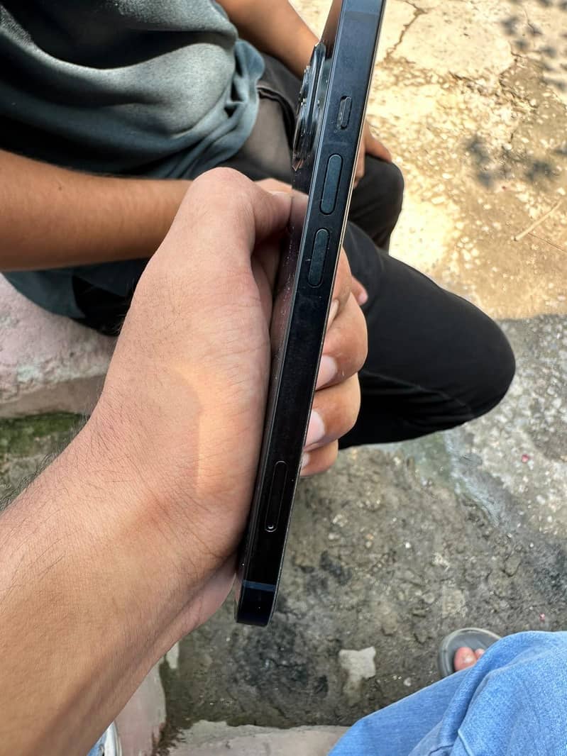 Apple iPhone 13 4