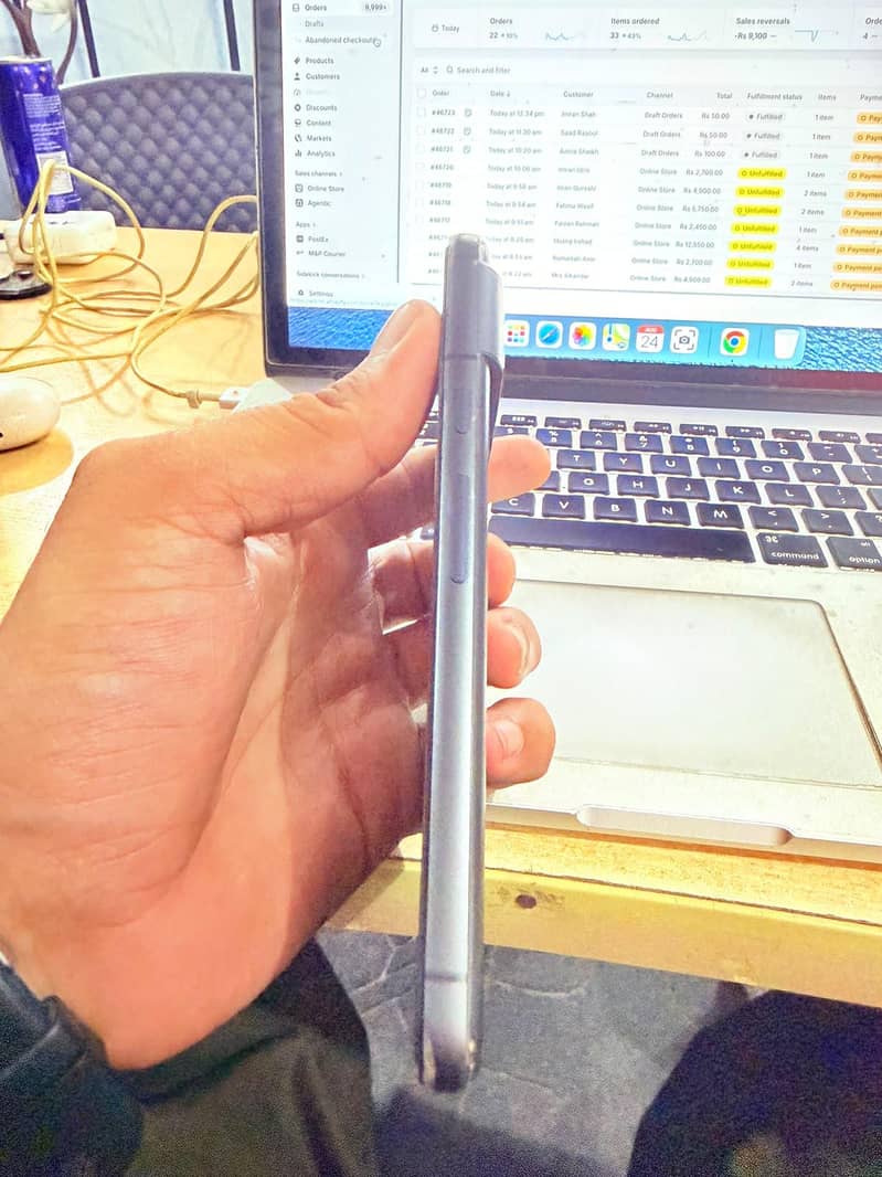 Google Pixel 8 4