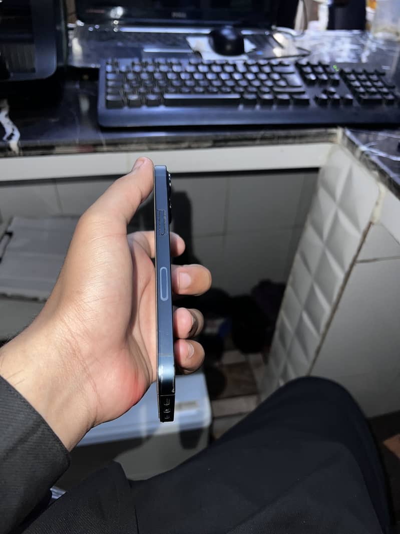Apple iPhone 13 1