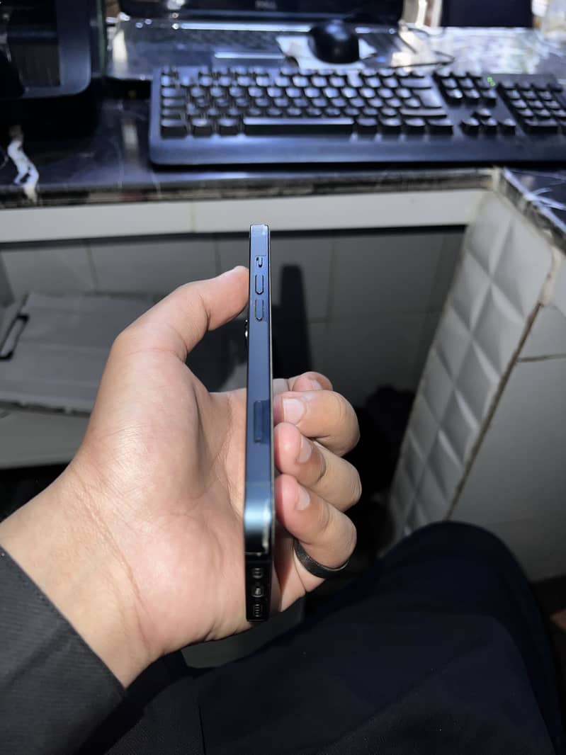 Apple iPhone 13 3