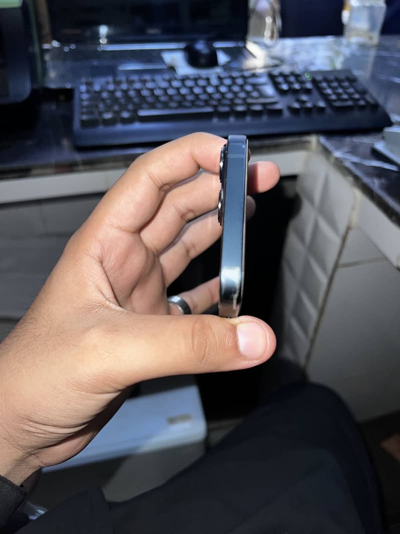 Apple iPhone 13 4