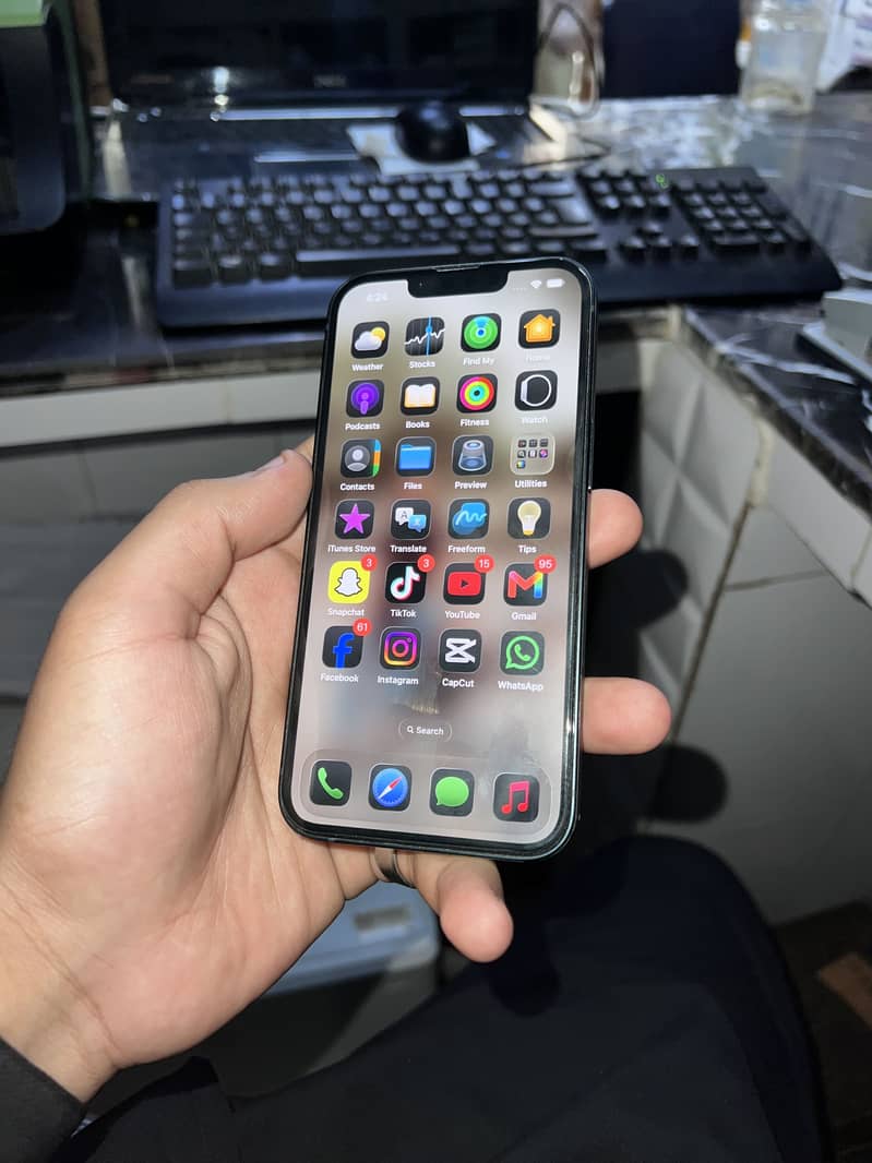 Apple iPhone 13 6