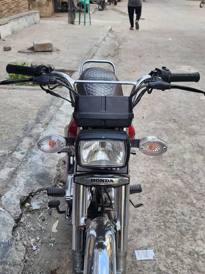Honda 125 Special Edition Self Start 2021 model Red color
