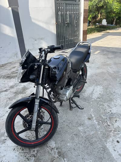 bike for sale urgent. price ma kuxh kami ho jaiy ge.