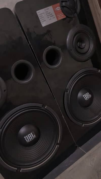 2 Big High Bass Woofers with Big Amplifier 10/10