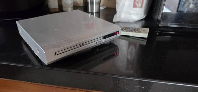 UK made DVD player withbremote