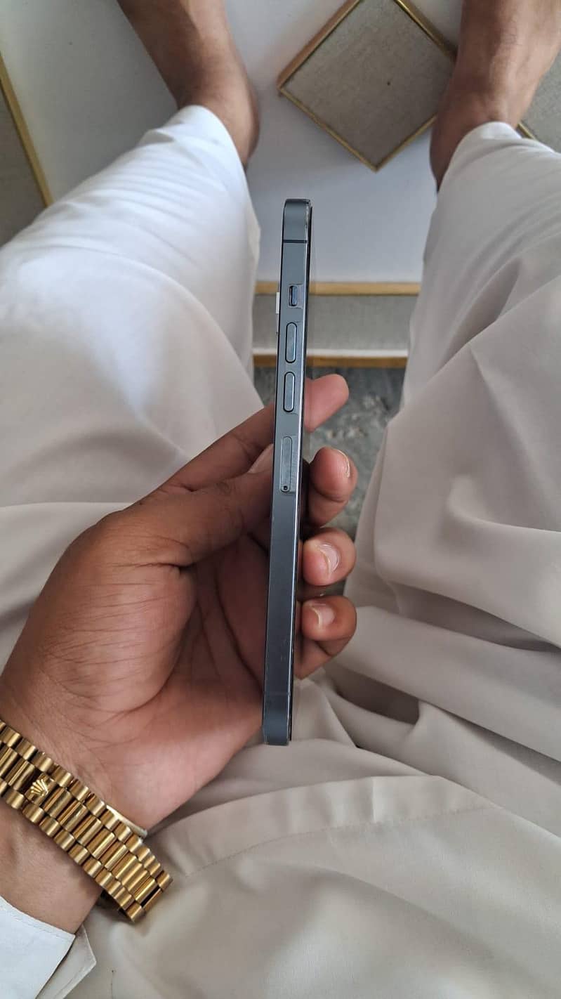 Apple iPhone 13 5