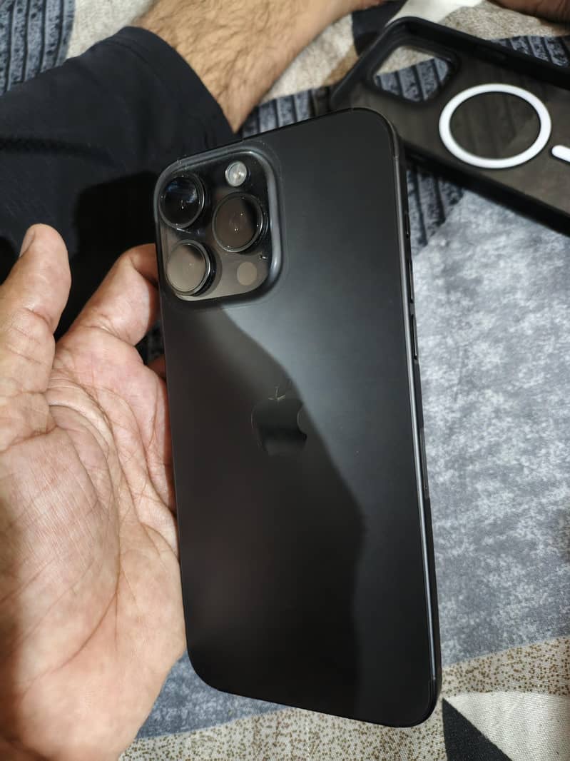 Apple iPhone 15 Pro Max 1