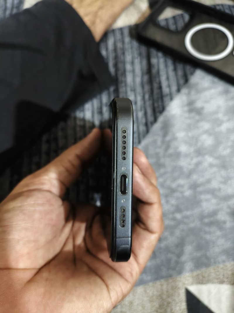 Apple iPhone 15 Pro Max 2