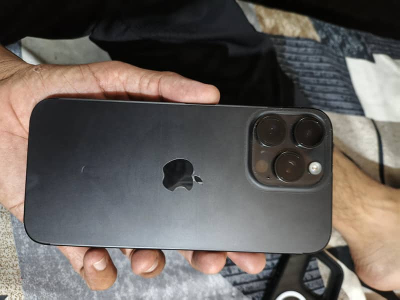 Apple iPhone 15 Pro Max 3