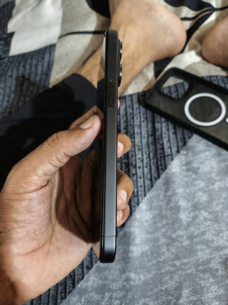 Apple iPhone 15 Pro Max 4