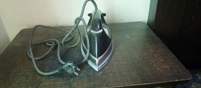 Selling a 100% original, heavy-weight Panasonic automatic dry iron.