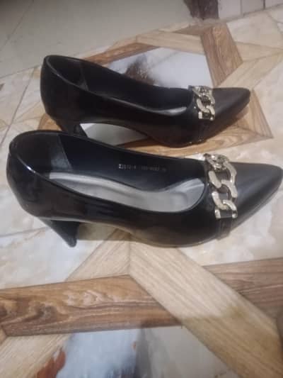 ecs black heels