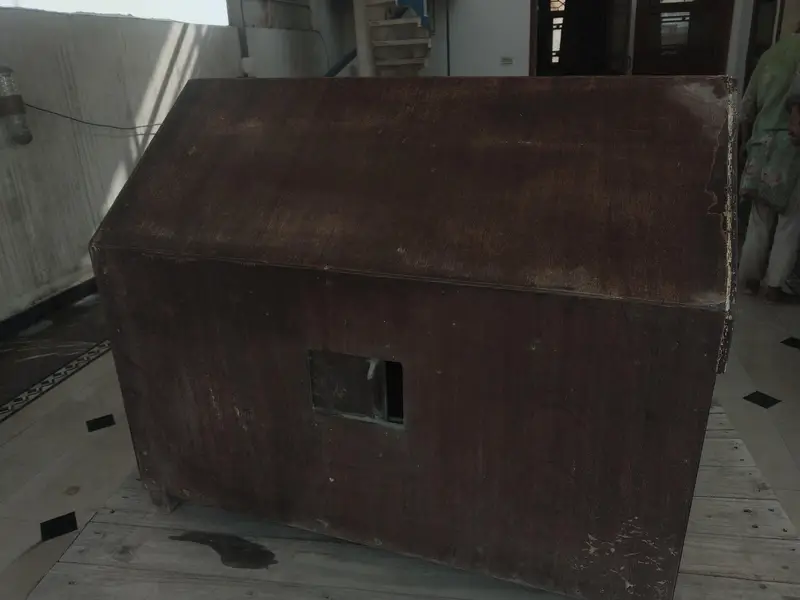 cat house — photo 2
