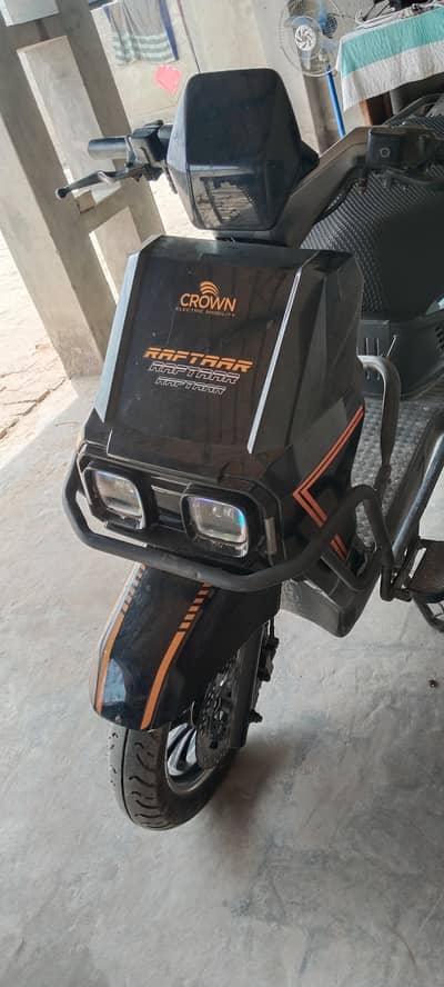 Crown Raftaar Electric Scooty برائے فروخت