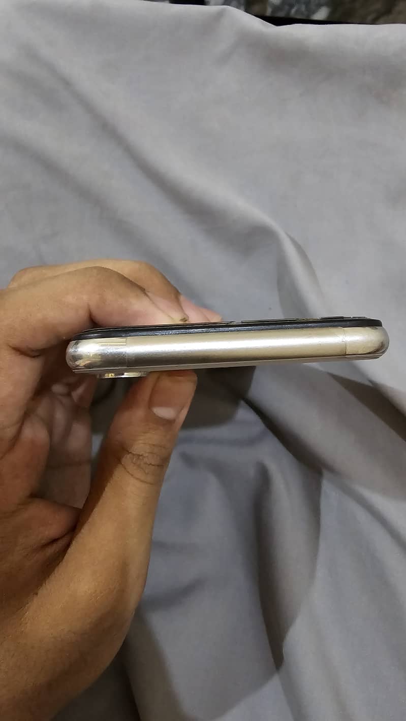 Apple iPhone X 3