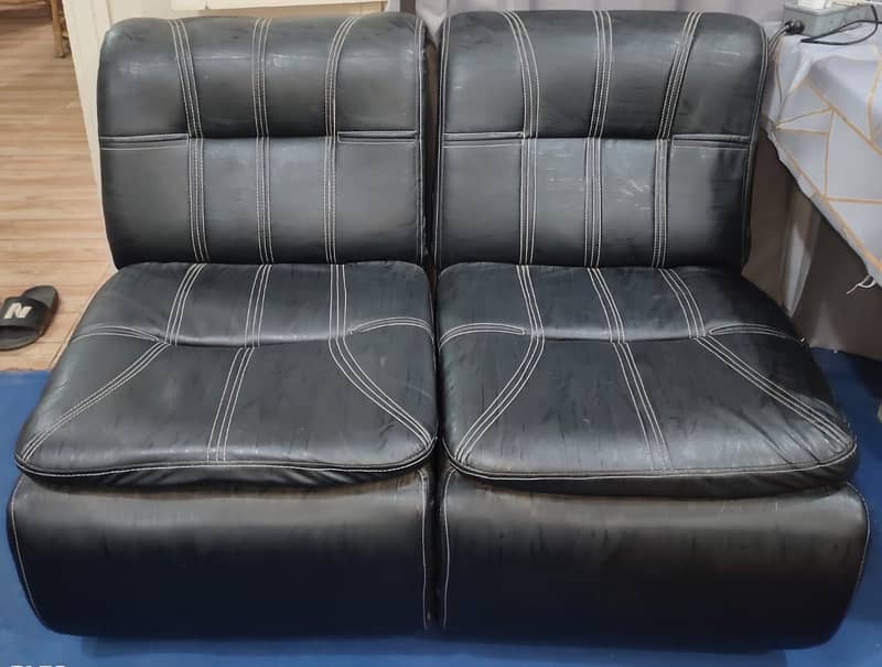 Two 1 seater sofas. 0