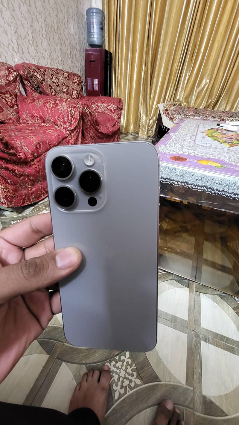 Apple iPhone 15 Pro Max 0