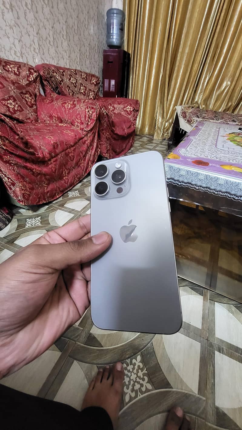 Apple iPhone 15 Pro Max 2