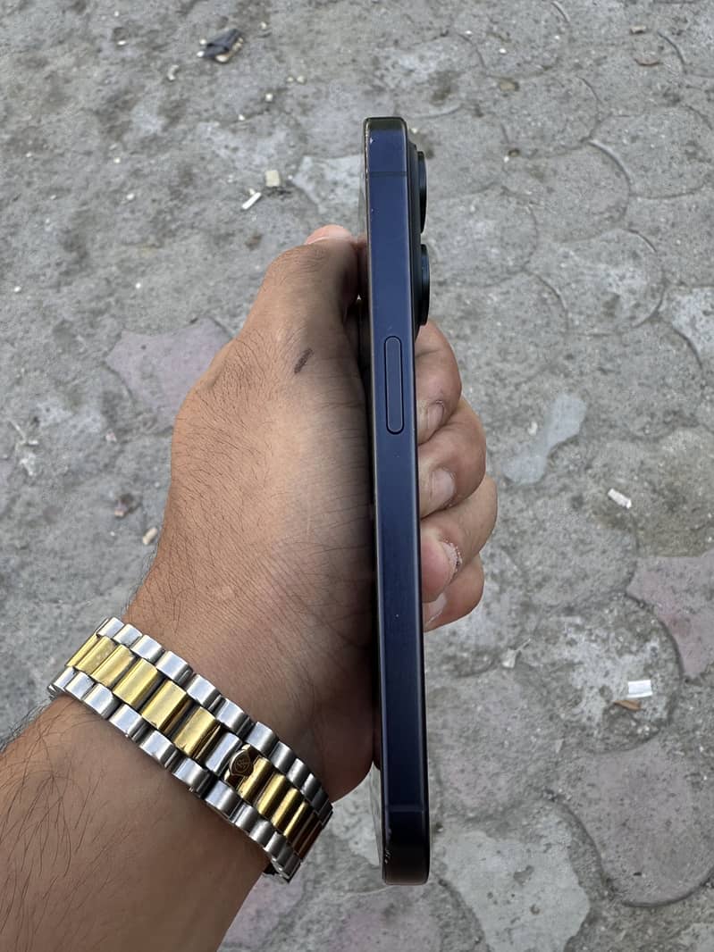 Apple iPhone 15 Pro 2