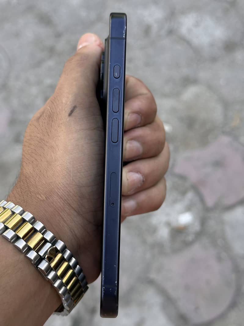 Apple iPhone 15 Pro 3