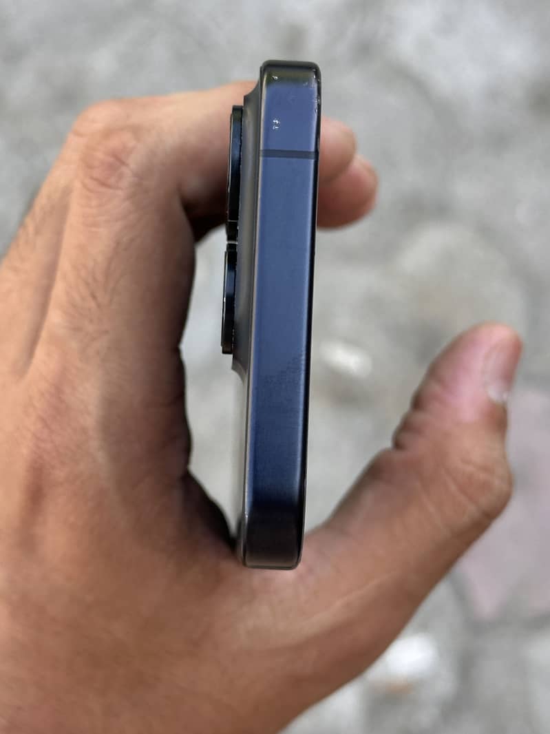 Apple iPhone 15 Pro 4