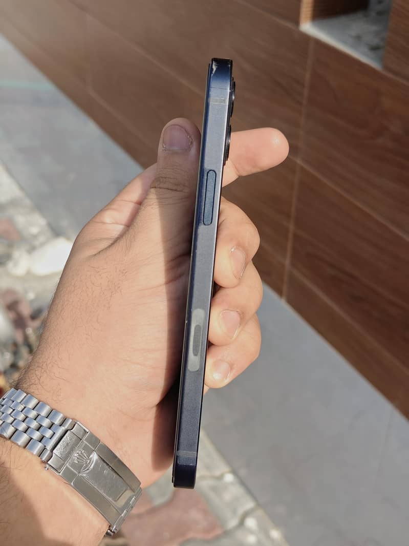 Apple iPhone 12 1