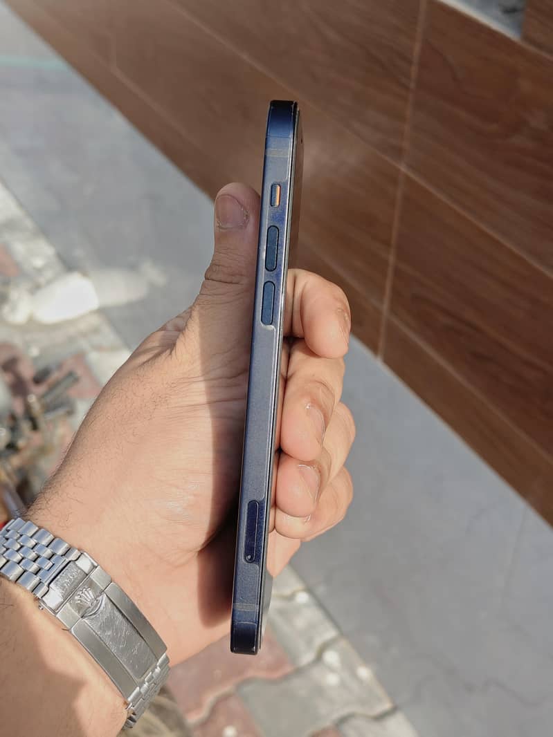 Apple iPhone 12 2