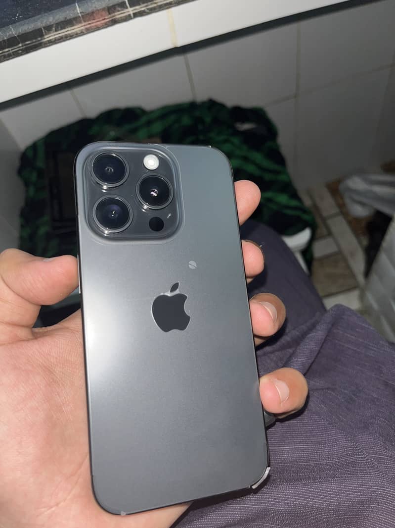 Apple iPhone 15 Pro 0