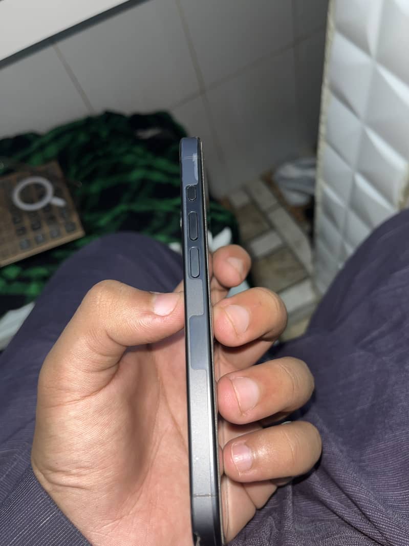 Apple iPhone 15 Pro 2