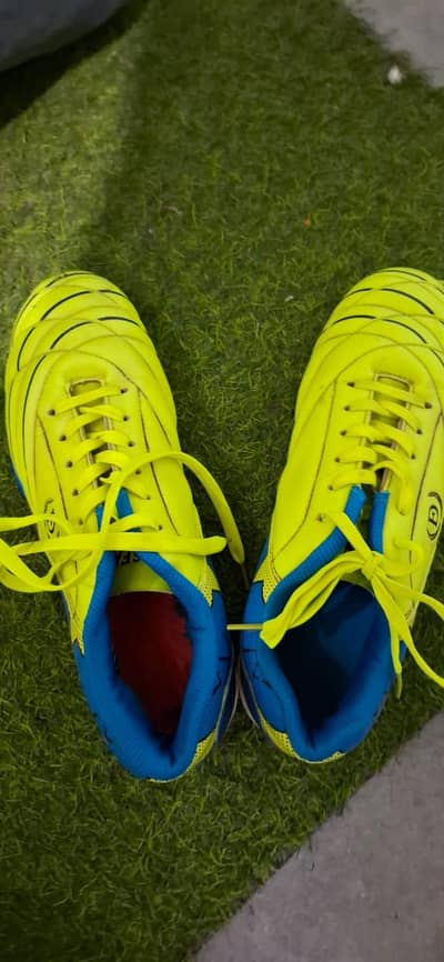 a slightly used football gripper condition 10/10