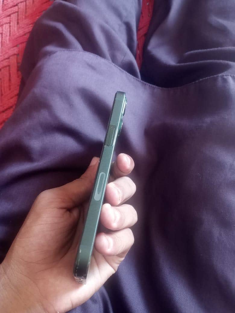 Apple iPhone 13 2